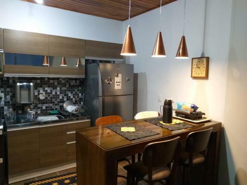 Quarto 02, Cama Queen Com Banheiro Compartilhado