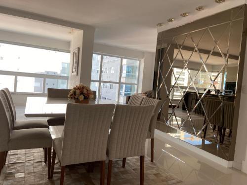 Lindo Apartamento Com 3 Suites Finamente Mobiliado !