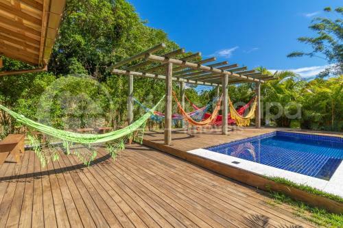 Casa 3 Dormit�rios Com Piscina E Campo De Futebol