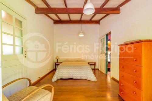 Casa 3 Dormit�rios Com Piscina E Campo De Futebol