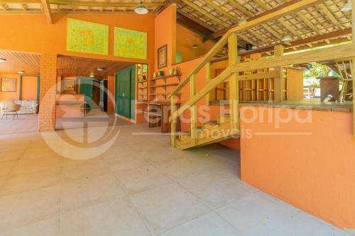 Casa 3 Dormit�rios Com Piscina E Campo De Futebol