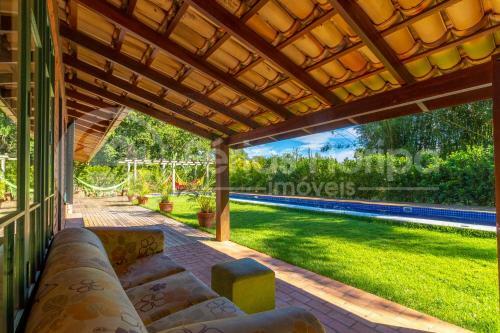 Casa 3 Dormit�rios Com Piscina E Campo De Futebol