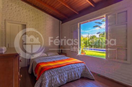 Casa 3 Dormit�rios Com Piscina E Campo De Futebol