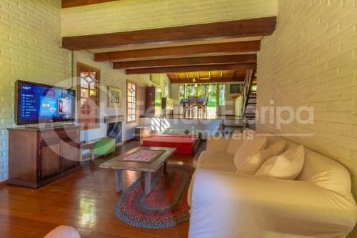 Casa 3 Dormit�rios Com Piscina E Campo De Futebol