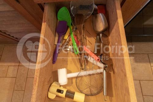 Casa 3 Dormit�rios Com Piscina E Campo De Futebol