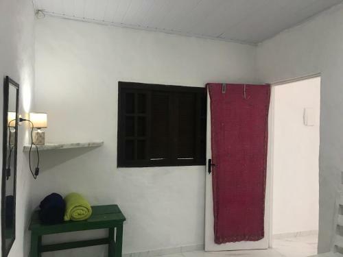 Casa Branca Bem Localizada Na Vila Ilhabela