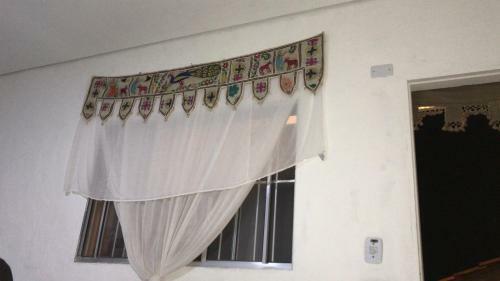 Casa Branca Bem Localizada Na Vila Ilhabela