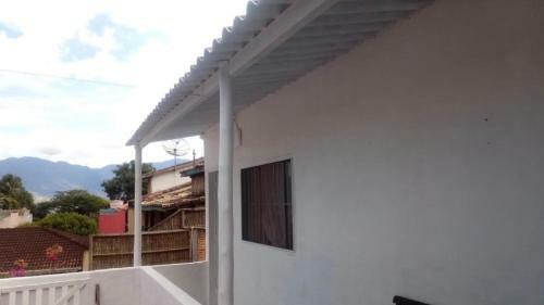 Casa Branca Bem Localizada Na Vila Ilhabela