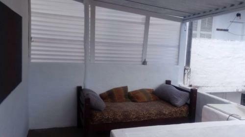 Casa Branca Bem Localizada Na Vila Ilhabela