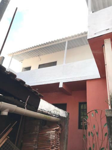 Casa Branca Bem Localizada Na Vila Ilhabela