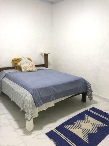 Casa Branca Bem Localizada Na Vila Ilhabela