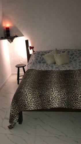 Casa Branca Bem Localizada Na Vila Ilhabela