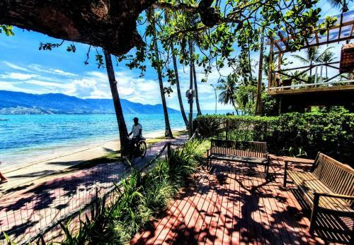 Aconchego E P� Na Areia Em Ilhabela
