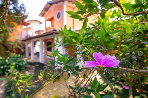 Casa Agrad�vel Com Piscina E Churrasqueira !