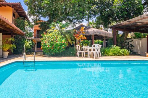 Casa Agrad�vel Com Piscina E Churrasqueira !