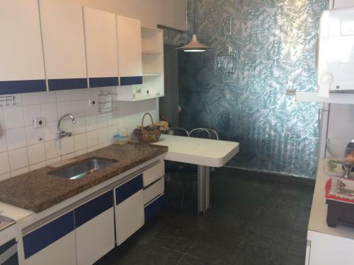 Apartamento Enseada � 450m Da Praia