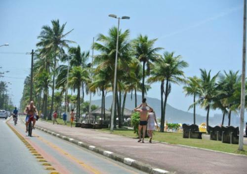 Apartamento Enseada A Duas Quadras Da Praia