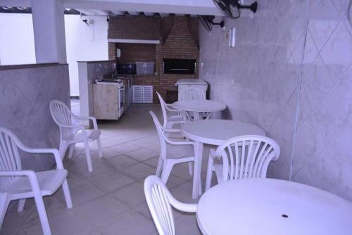 Apartamento Guaruja - 2 Quartos - Ar Condicionado - Varanda