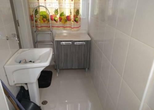 Apartamento Enseada 800 Metros Da Praia