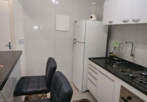 Apartamento Enseada 800 Metros Da Praia