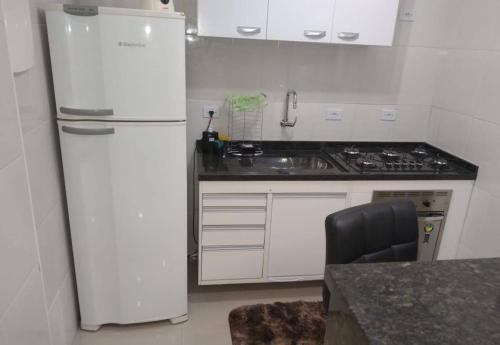 Apartamento Enseada 800 Metros Da Praia