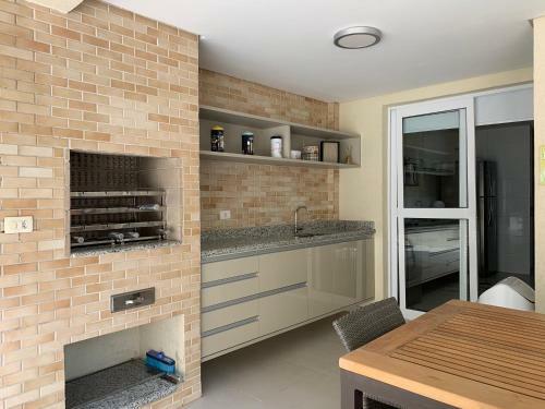 Apartamento Enseada A 100m Da Praia