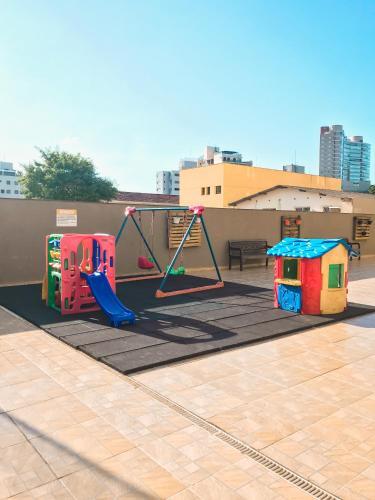 Apartamento Ap� Com Piscina E Ar - 2q Da Praia Da Enseada.