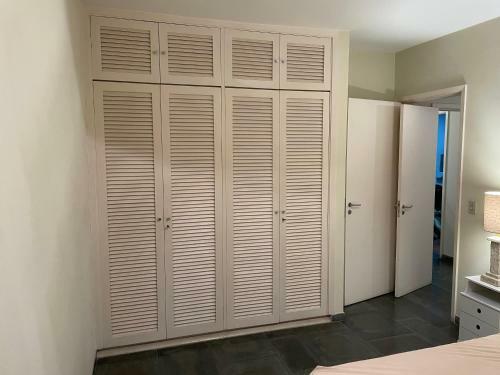 Apartamento Pitangueiras- Guaruj�