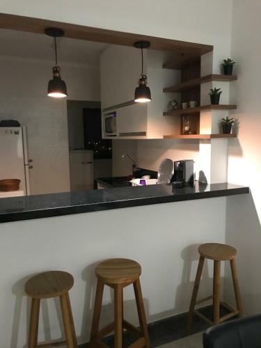 Lindo Apartamento Vista Mar Com Varanda 300 Mts Da Praia Enseada