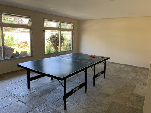 Apartamento 11 Praia Da Enseada Com 2 Dorm Sendo 1 Suite Com Piscina