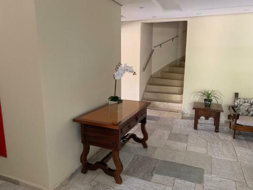 Apartamento 11 Praia Da Enseada Com 2 Dorm Sendo 1 Suite Com Piscina