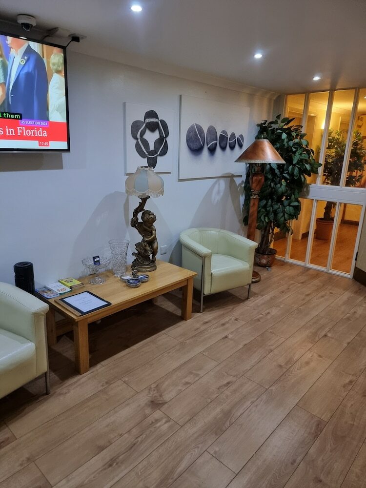 Travel Plaza Hotel