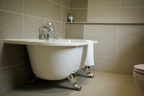 Hotel Nevill Arms Inn