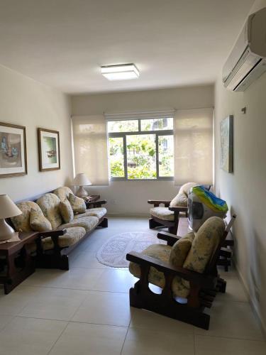 Apartamento Enseada - Duas Quadras Da Praia. Show.