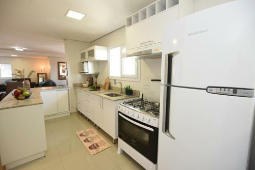 Apartamento Apto de Luxo, 3 Suites, 1 Master E 2 Americanas, Centro 300mtos Rua Coberta, Gramado