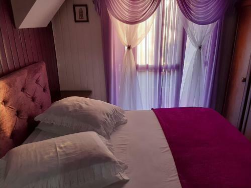 Chale Encantos Rosa House