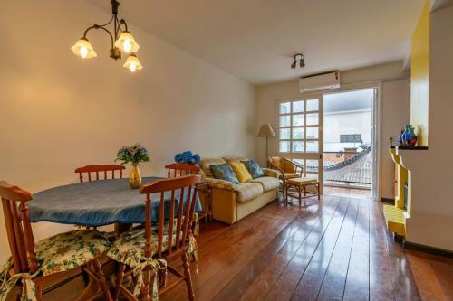 Rosa Apartamento Ed Saint Moritz Centro Gramado