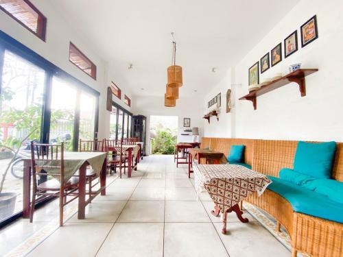 Hinggil Homestay Syariah Redpartner