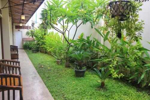 Hinggil Homestay Syariah Redpartner