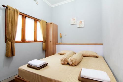 Hostal Embe Joglo Homestay