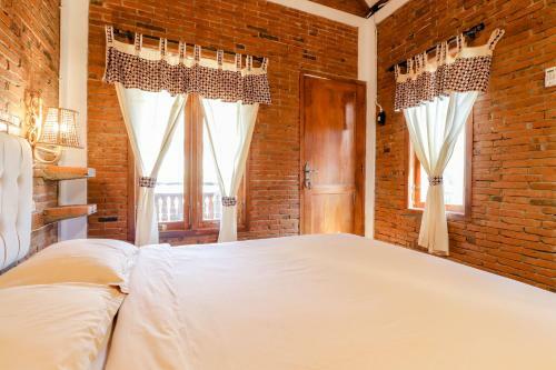Omah Teras Bata Guesthouse
