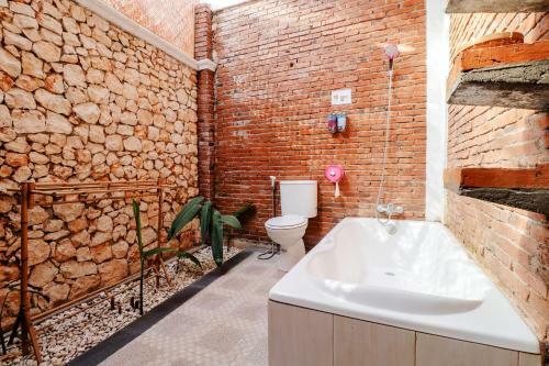 Omah Teras Bata Guesthouse