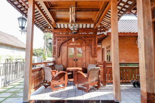 Omah Teras Bata Guesthouse