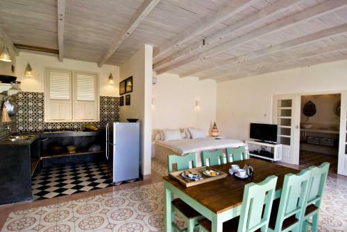 Deluxe Central Private Pool Villa (couple - 2 Persons)