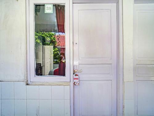 Hotel Oyo 90496 Izzi Ekslusif