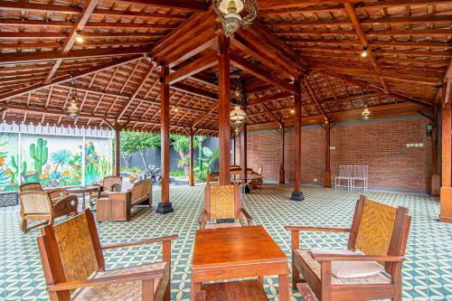 Hostal Roemah Noni Macanan