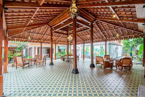 Hostal Roemah Noni Macanan