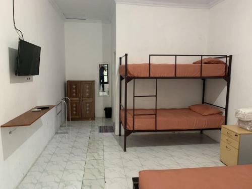 Hostal Recharge Cafe & Garasi Homestay