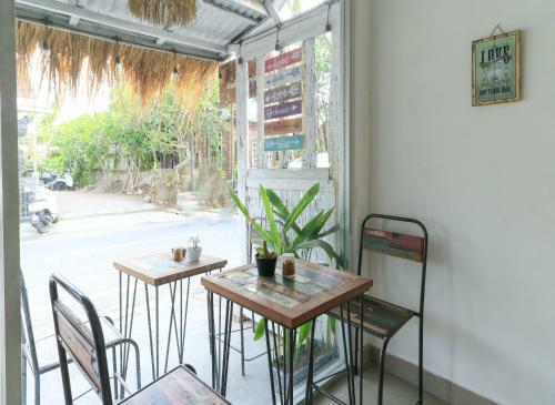 Hostal The Wina Echo Beach Guest House