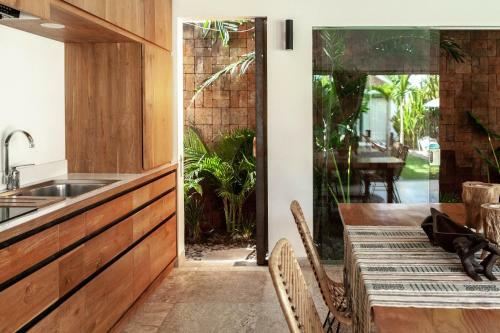 Hostal Beyond Bungalows